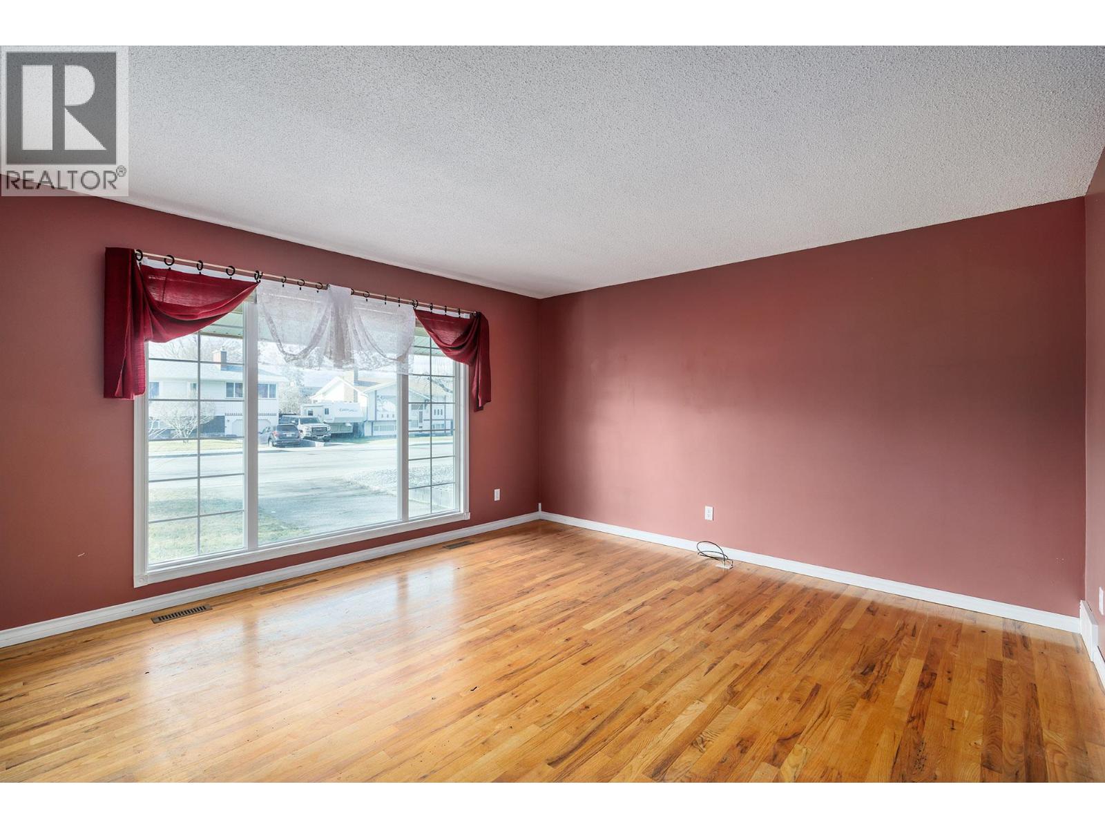  975 Neptune Road, Kelowna