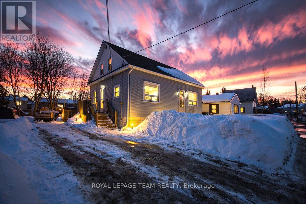 1120 PEMBROKE STREET W