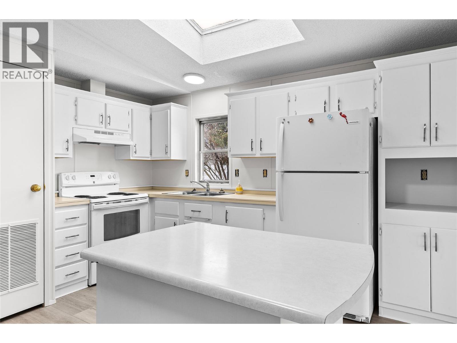 #32 1600 43 AVENUE - 10