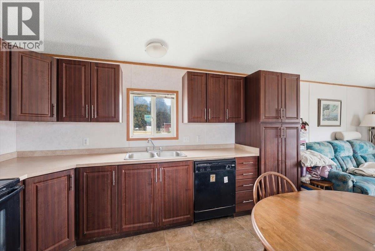 1121 Mountain View Road, Armstrong