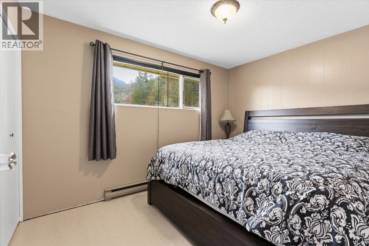 1121 Mountain View Road - 24