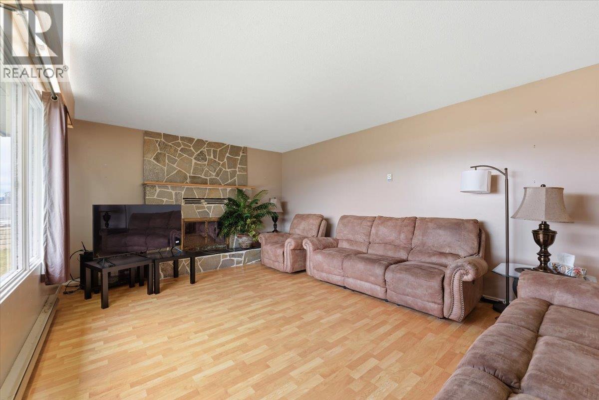 1121 Mountain View Road, Armstrong