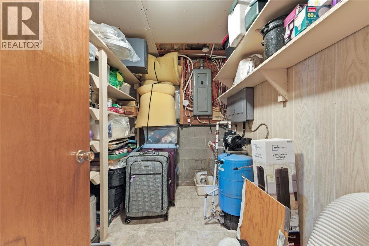 1121 Mountain View Road, Armstrong