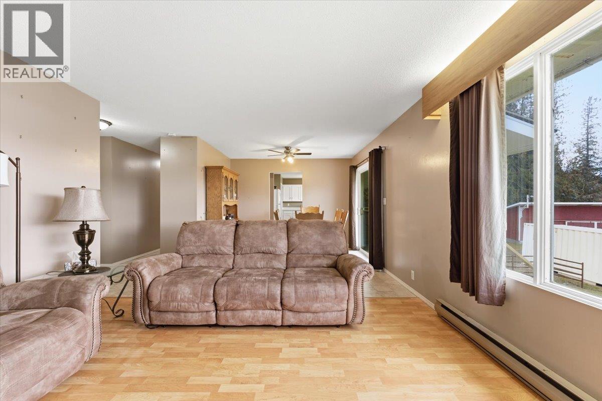 1121 Mountain View Road, Armstrong