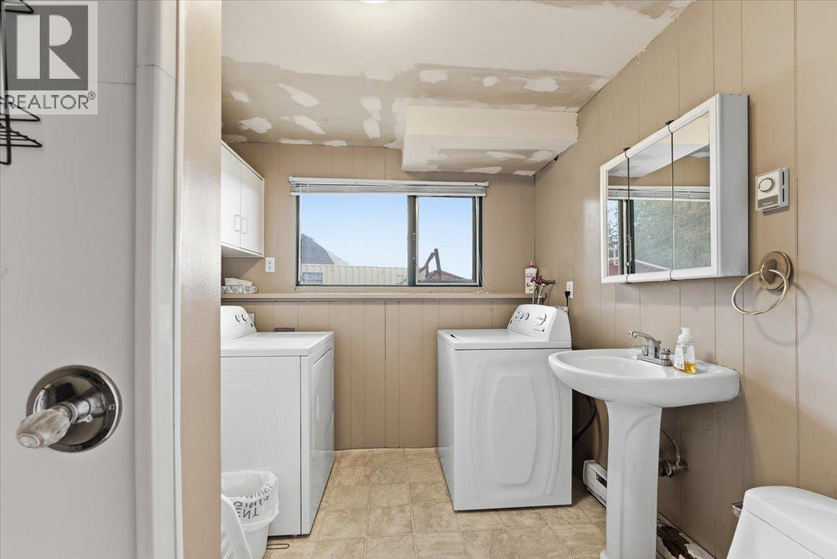 1121 Mountain View Road, Armstrong