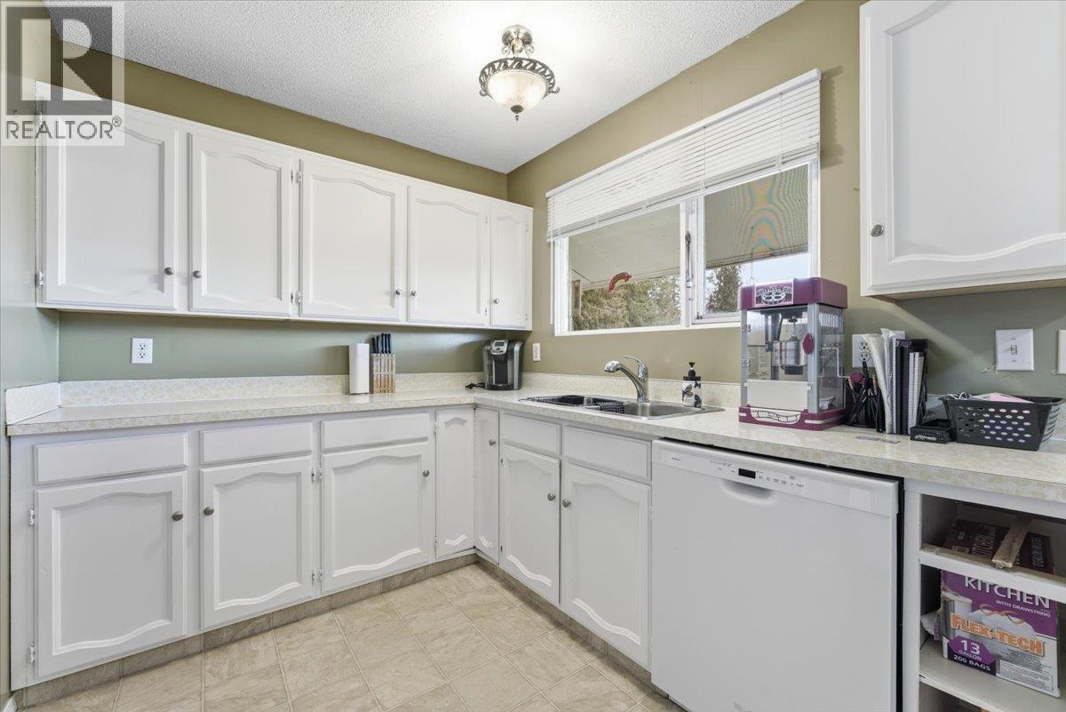 1121 Mountain View Road, Armstrong