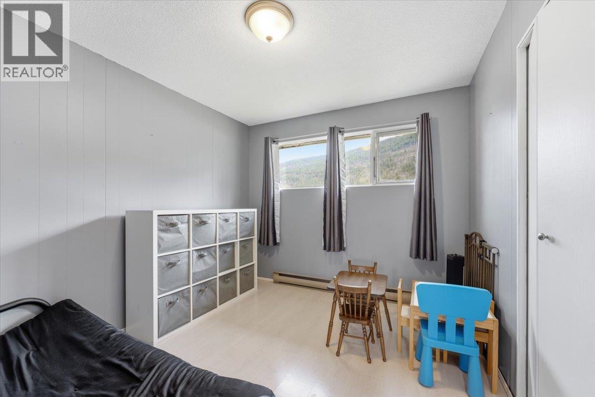 1121 Mountain View Road, Armstrong