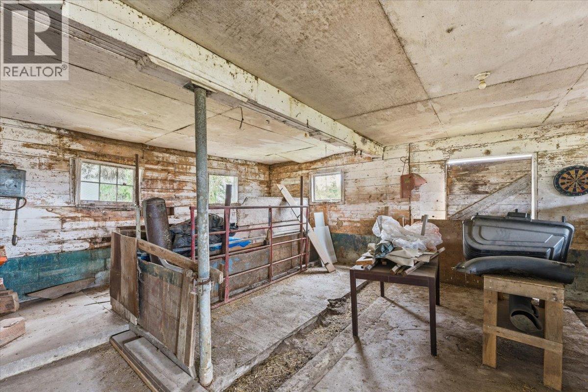 1121 Mountain View Road, Armstrong