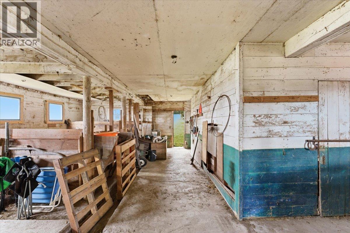 1121 Mountain View Road, Armstrong