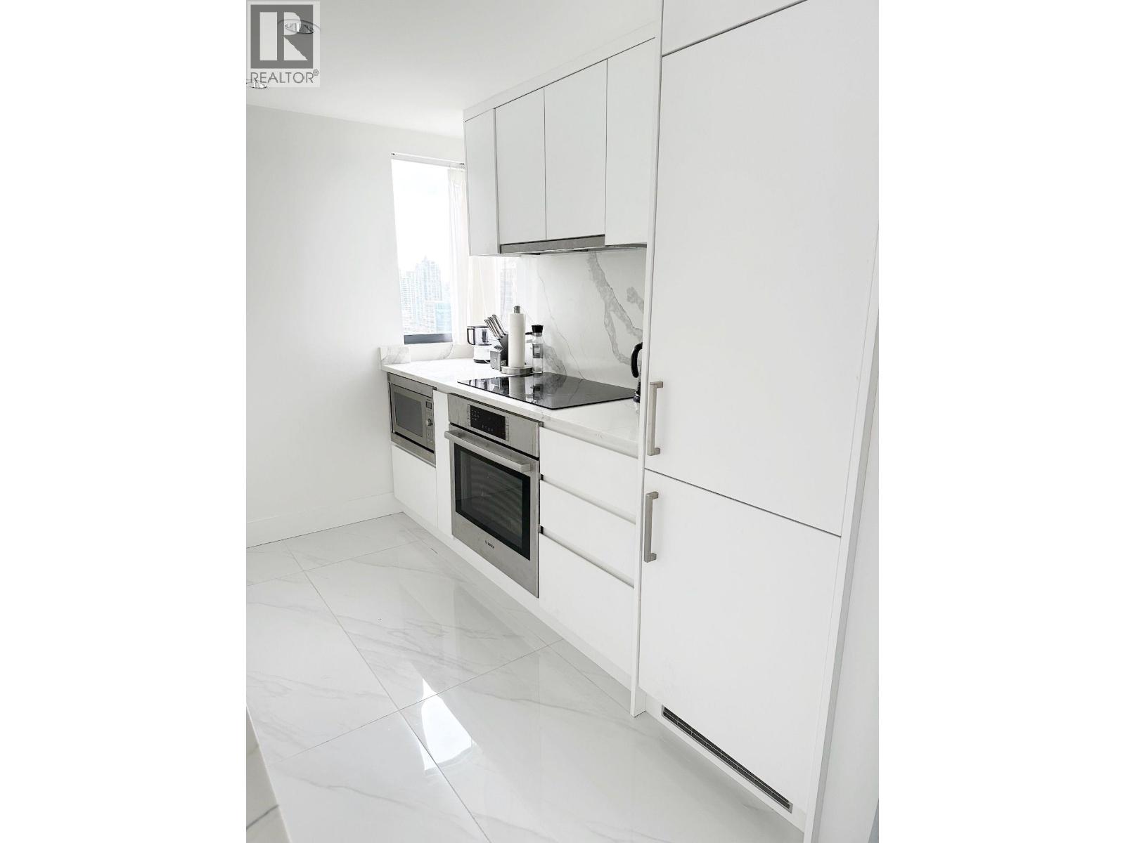 1060 ALBERNI Street - photo 2