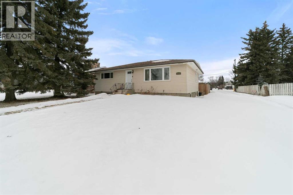 5228 53 Avenue - Photo 2 of 29, Viking, Alberta