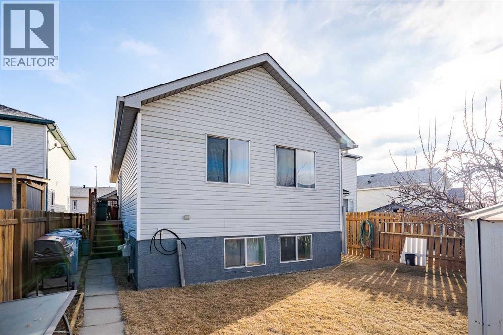 Single Family House Bi-level for Sale in  Saratoga Close NE Monterey Park Calgary 