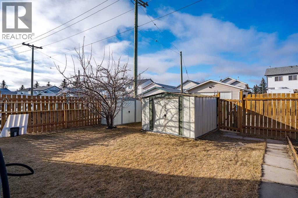 Single Family House Bi-level for Sale in  Saratoga Close NE Monterey Park Calgary 