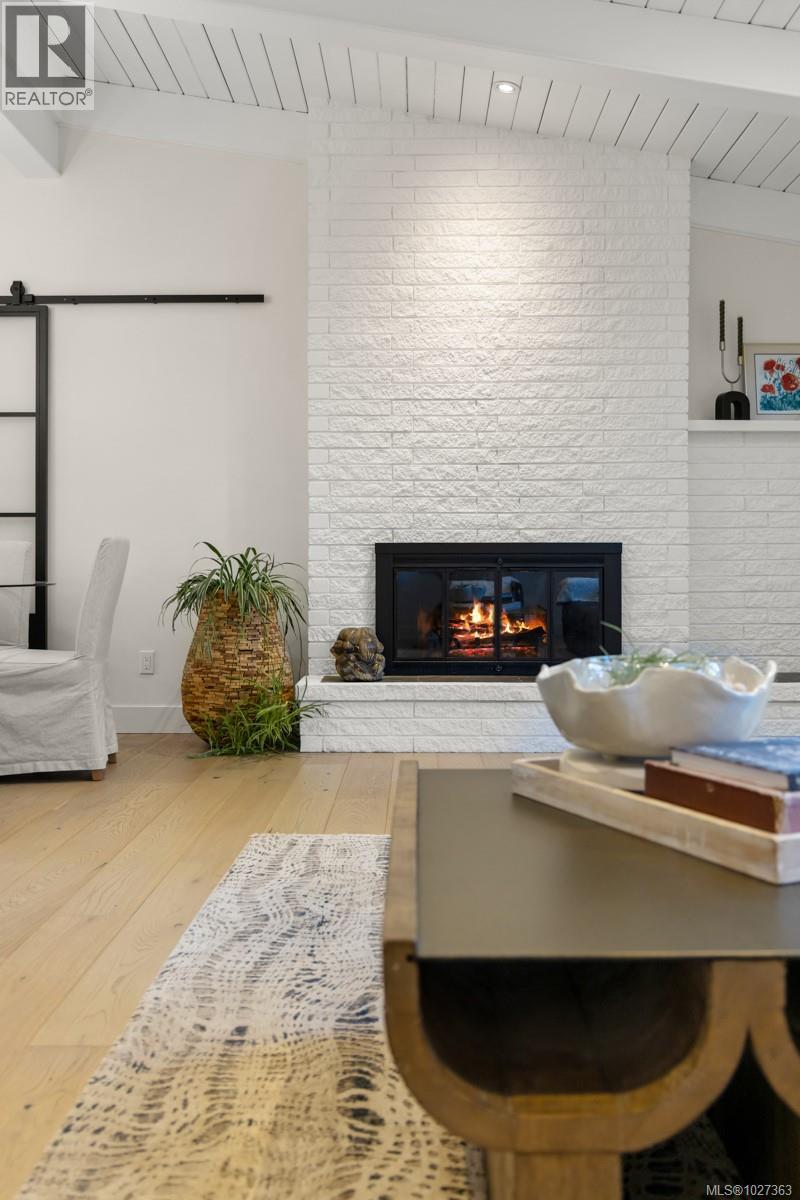  1941 Appleton Place, Saanich