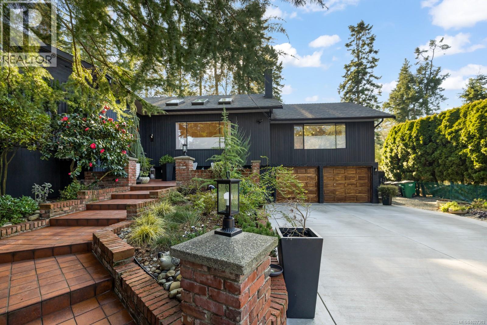  1941 Appleton Place, Saanich