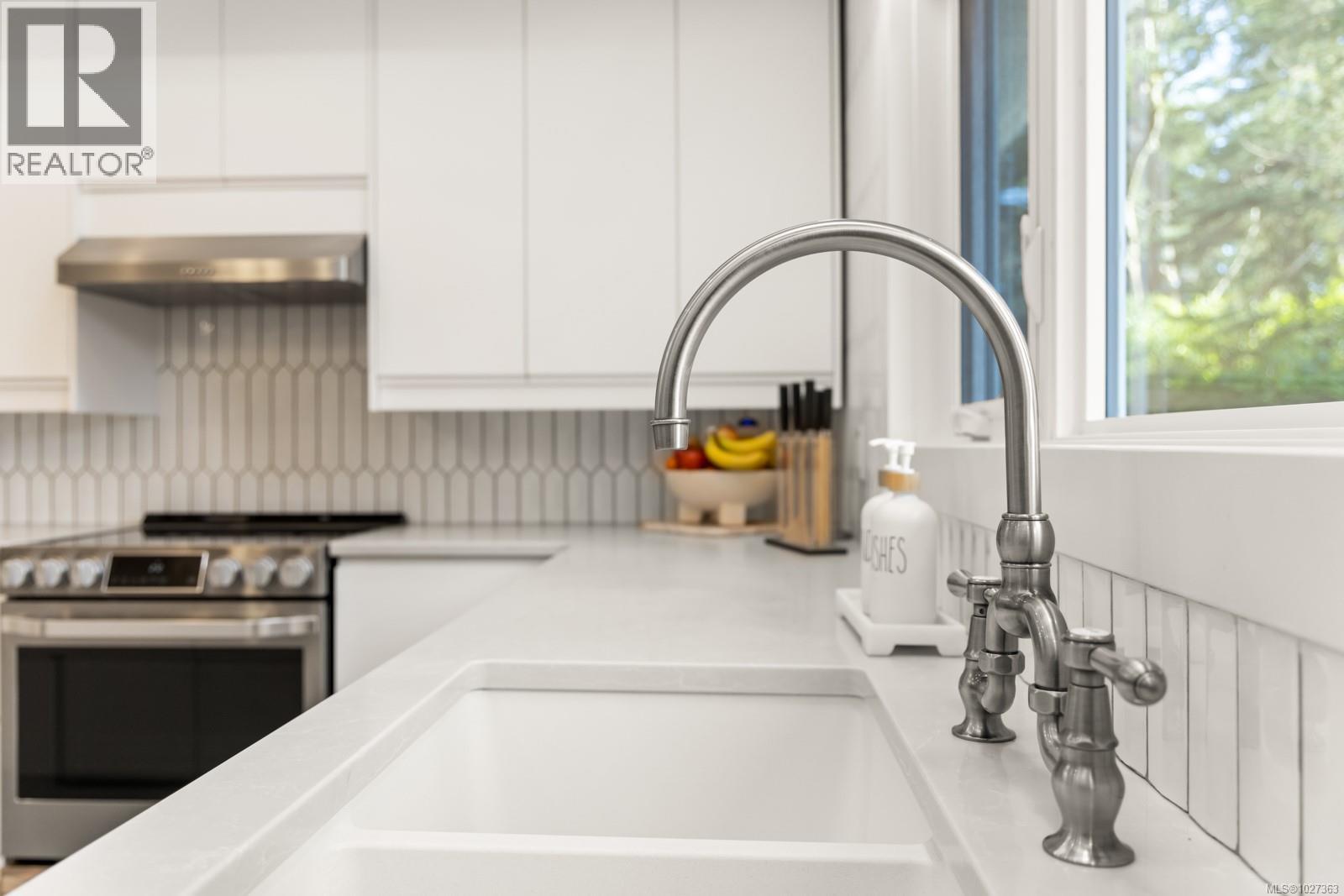  1941 Appleton Place, Saanich