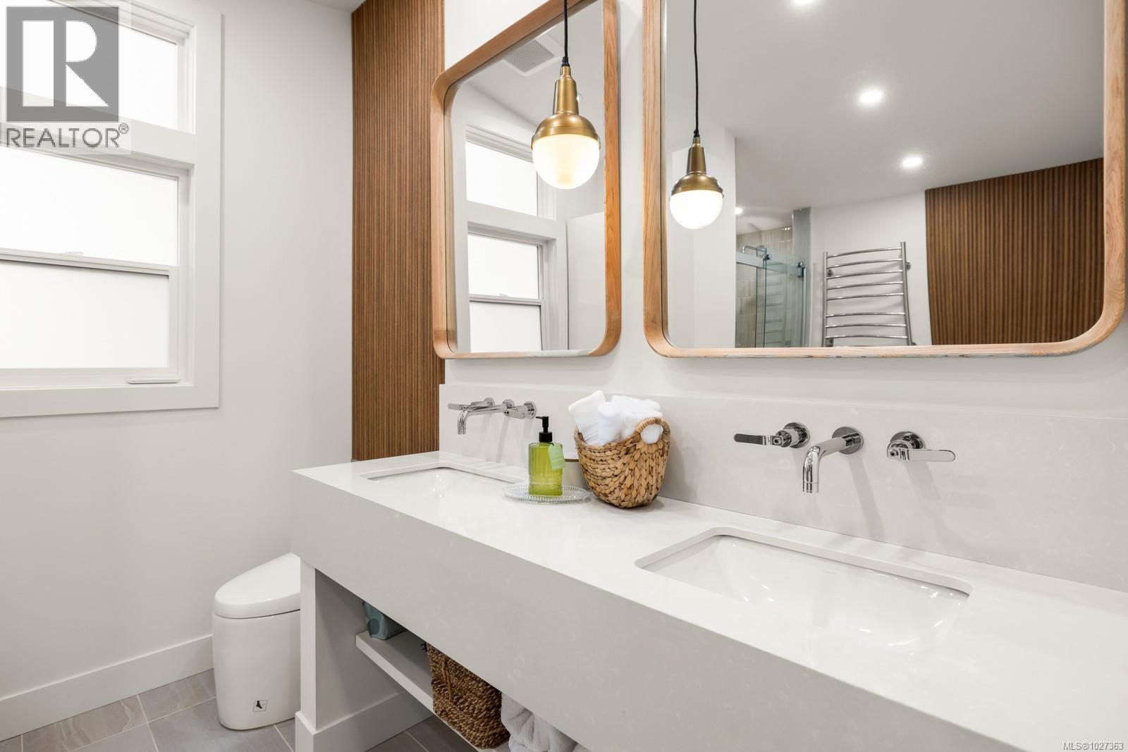  1941 Appleton Place, Saanich