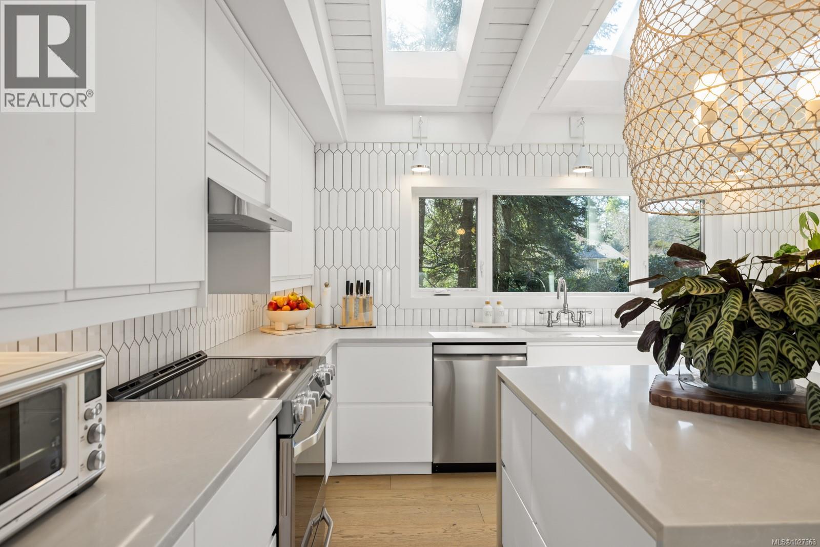  1941 Appleton Place, Saanich