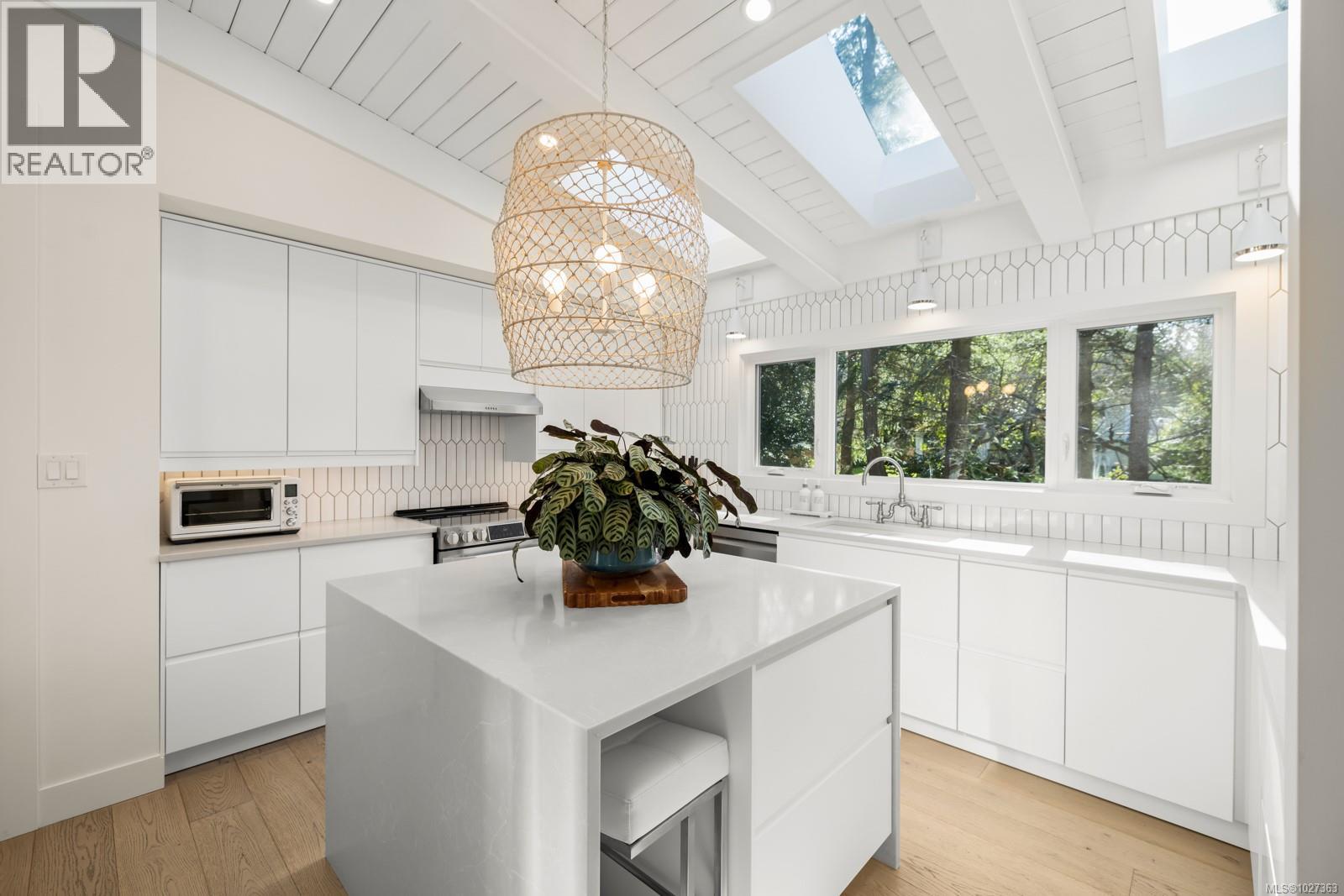  1941 Appleton Place, Saanich