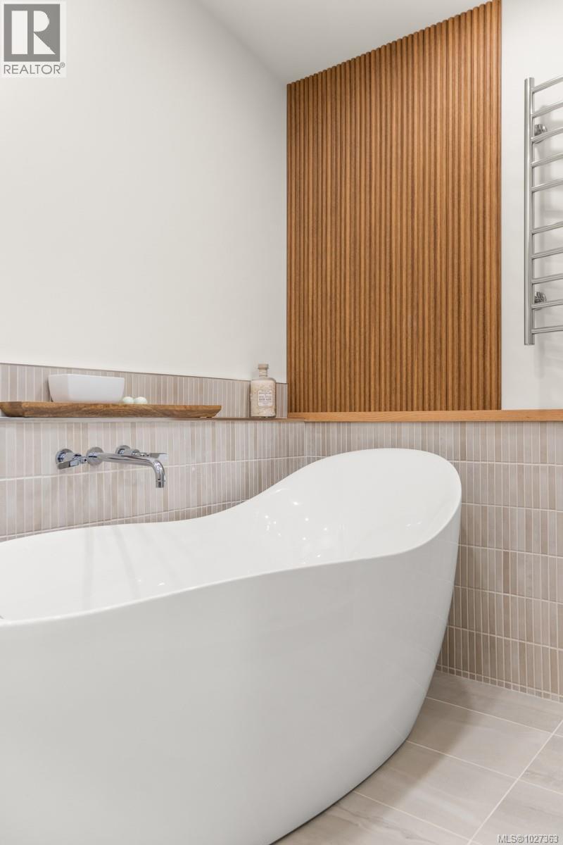  1941 Appleton Place, Saanich