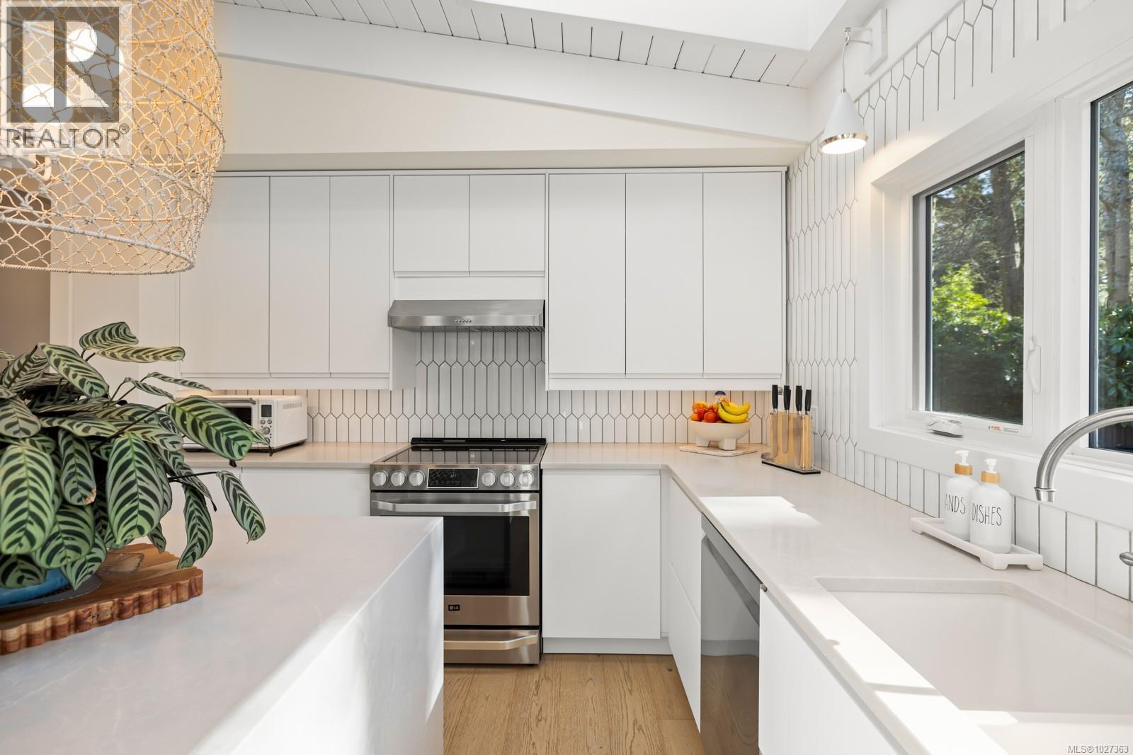  1941 Appleton Place, Saanich