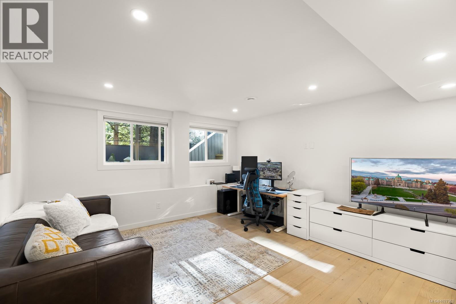  1941 Appleton Place, Saanich