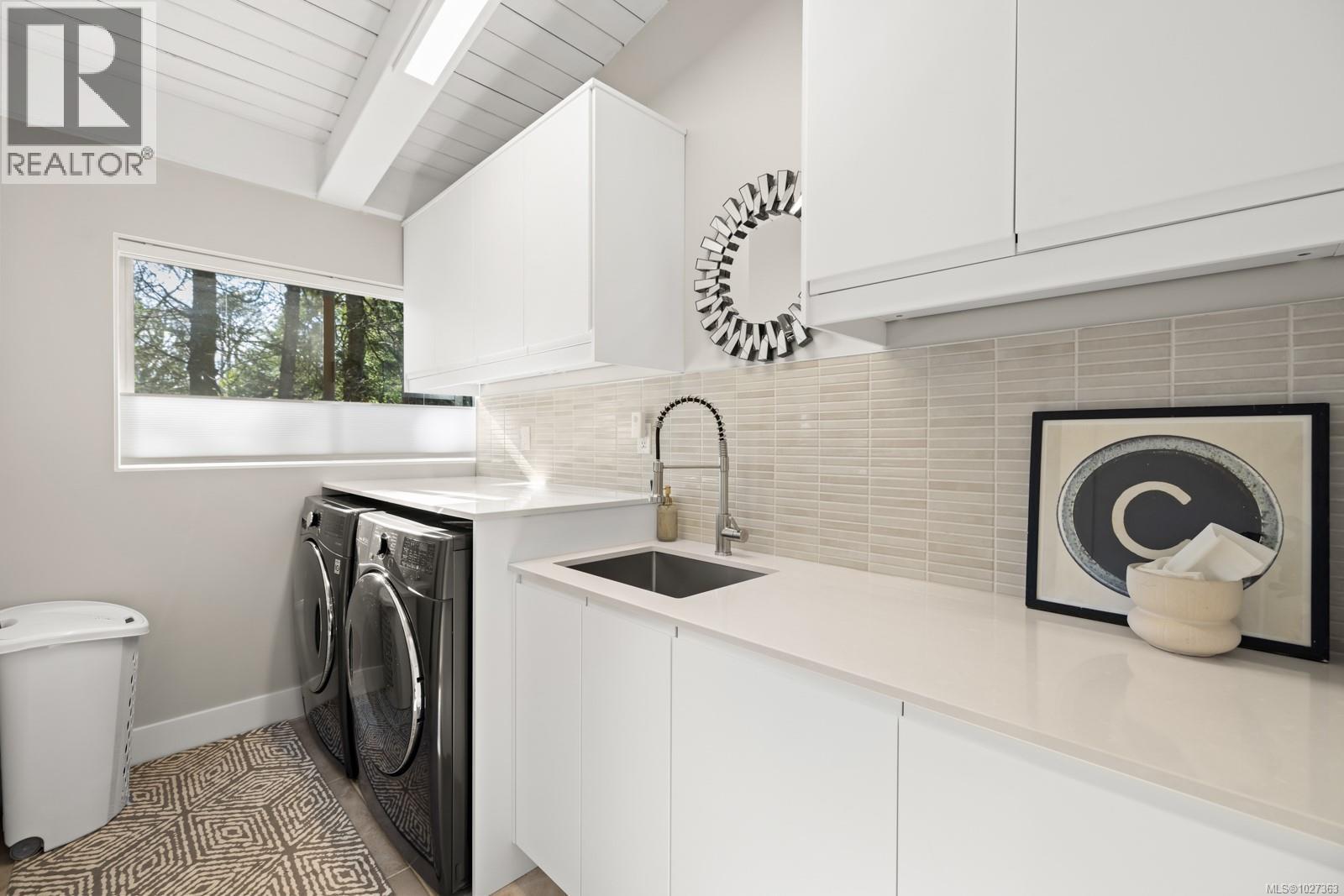  1941 Appleton Place, Saanich