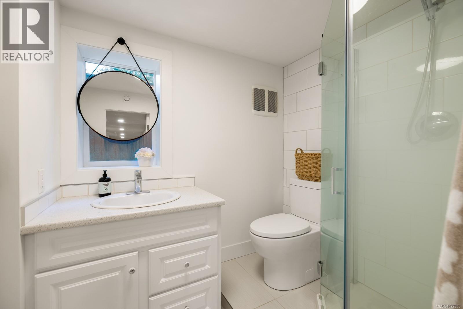  1941 Appleton Place, Saanich