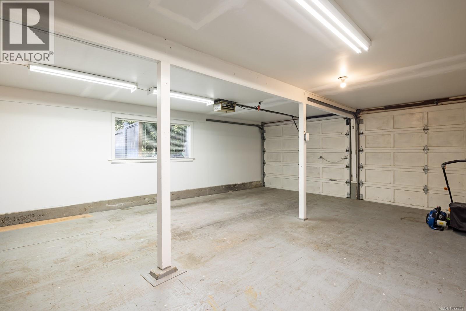  1941 Appleton Place, Saanich