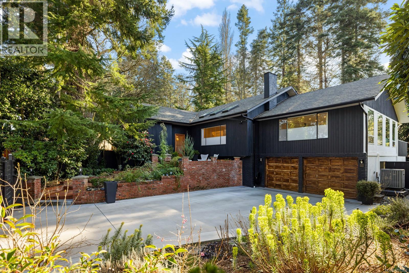  1941 Appleton Place, Saanich