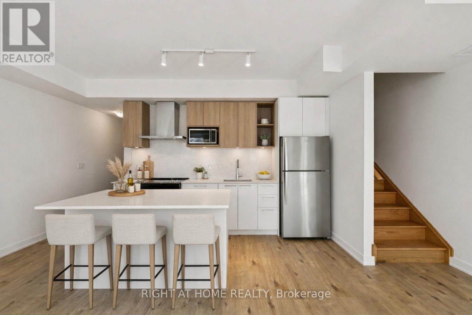 TH30 (UNIT# 9) - 496 PLAINS ROAD E