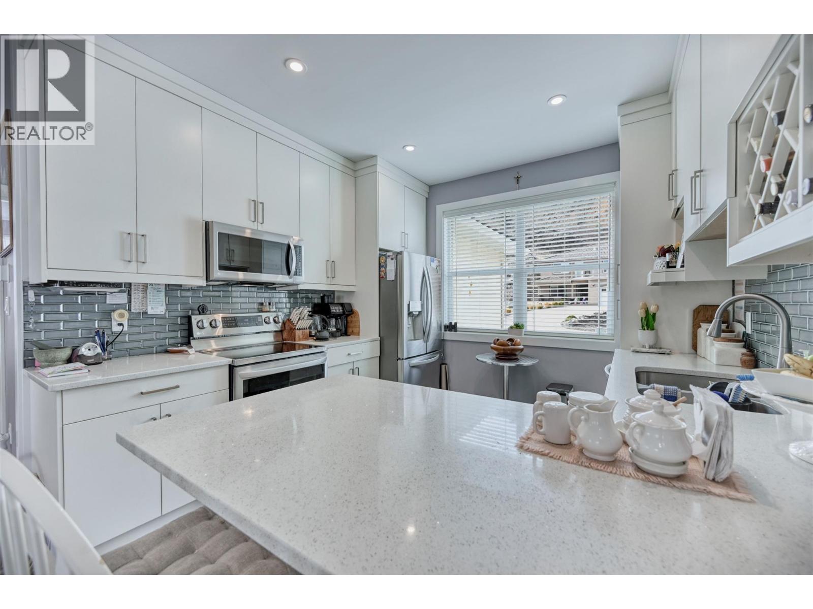 3807 FAIRWINDS Drive, Osoyoos