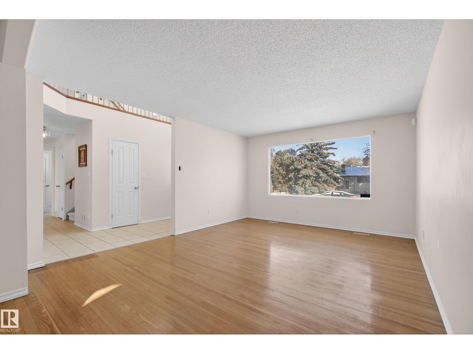 11435 37A AV NW - 5