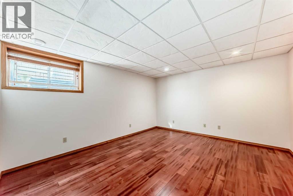 
          110 Somerglen Road Southwest
            <br/>
            <span>Calgary</span>
            , 
            <span>AB</span>
             <span>T2Y3S3</span>
         - Photo 31