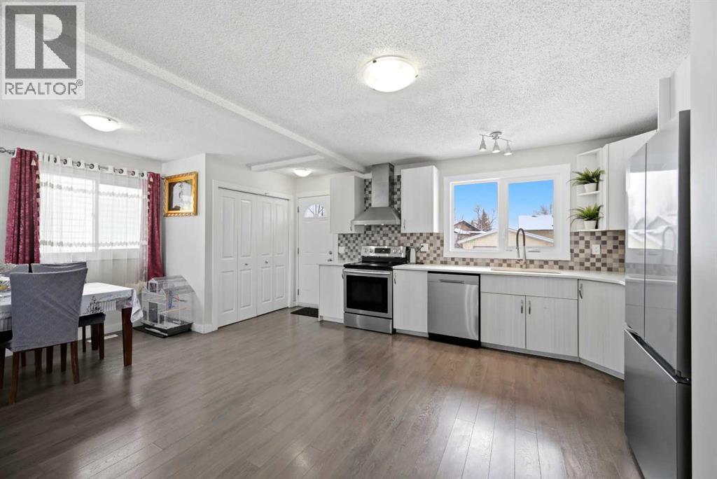 Single Family House 4 Level for Sale in  Temple Drive NE Temple Calgary 