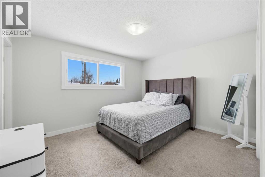 Single Family House 4 Level for Sale in  Temple Drive NE Temple Calgary 