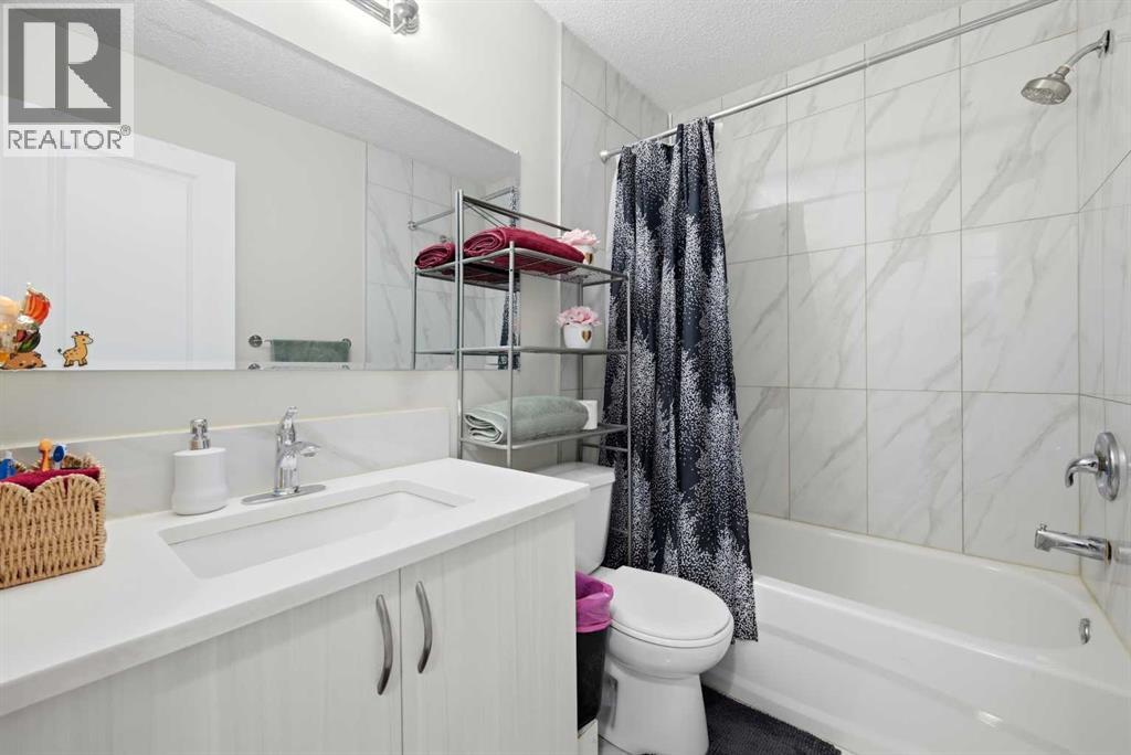 Single Family House 4 Level for Sale in  Temple Drive NE Temple Calgary 