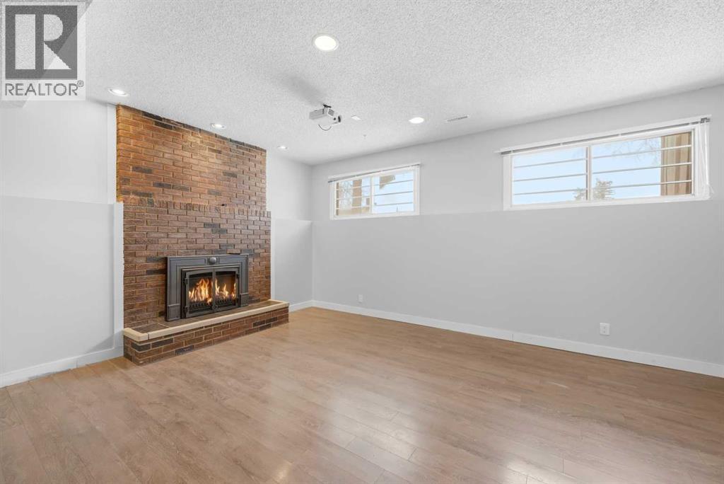 Single Family House 4 Level for Sale in  Temple Drive NE Temple Calgary 