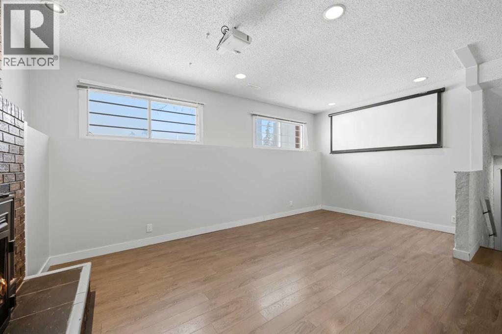 Single Family House 4 Level for Sale in  Temple Drive NE Temple Calgary 