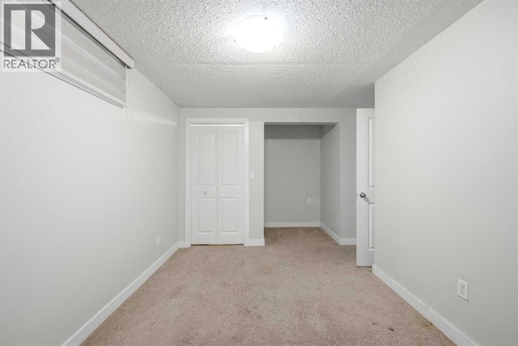 Single Family House 4 Level for Sale in  Temple Drive NE Temple Calgary 