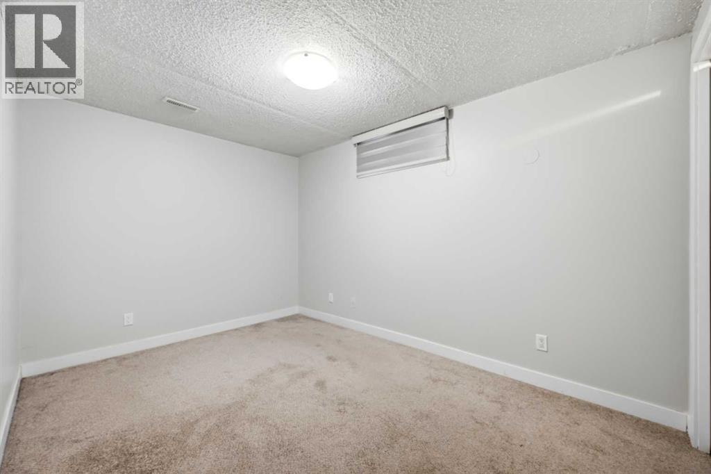 Single Family House 4 Level for Sale in  Temple Drive NE Temple Calgary 