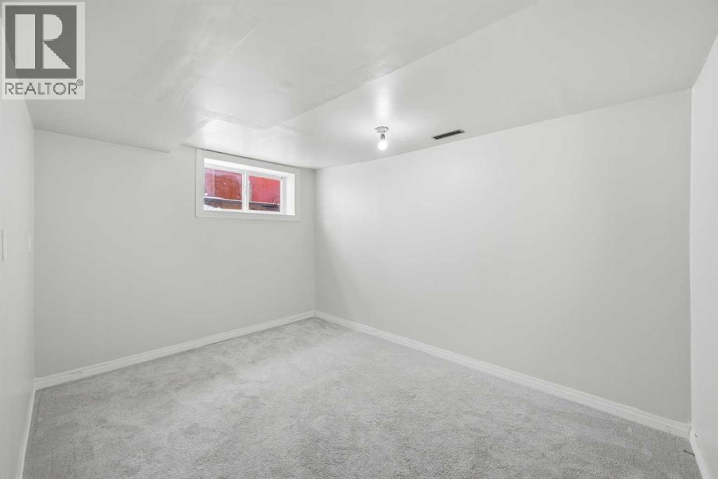 Single Family House 4 Level for Sale in  Temple Drive NE Temple Calgary 