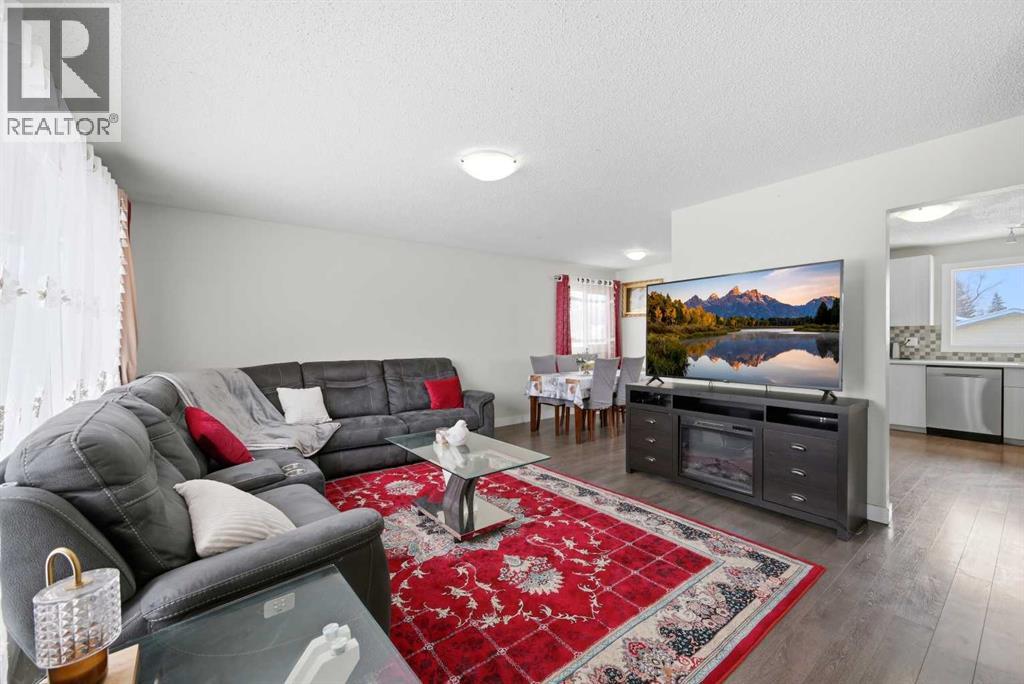 Single Family House 4 Level for Sale in  Temple Drive NE Temple Calgary 