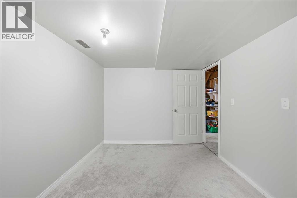 Single Family House 4 Level for Sale in  Temple Drive NE Temple Calgary 