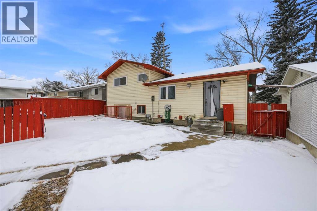 Single Family House 4 Level for Sale in  Temple Drive NE Temple Calgary 