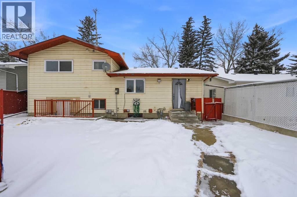 Single Family House 4 Level for Sale in  Temple Drive NE Temple Calgary 