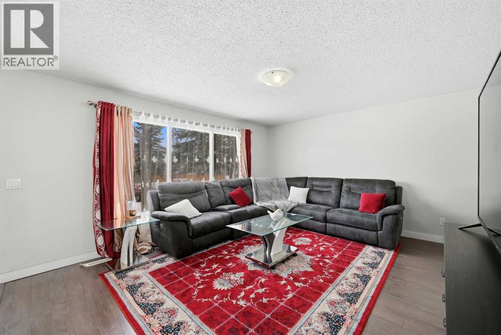 Single Family House 4 Level for Sale in  Temple Drive NE Temple Calgary 