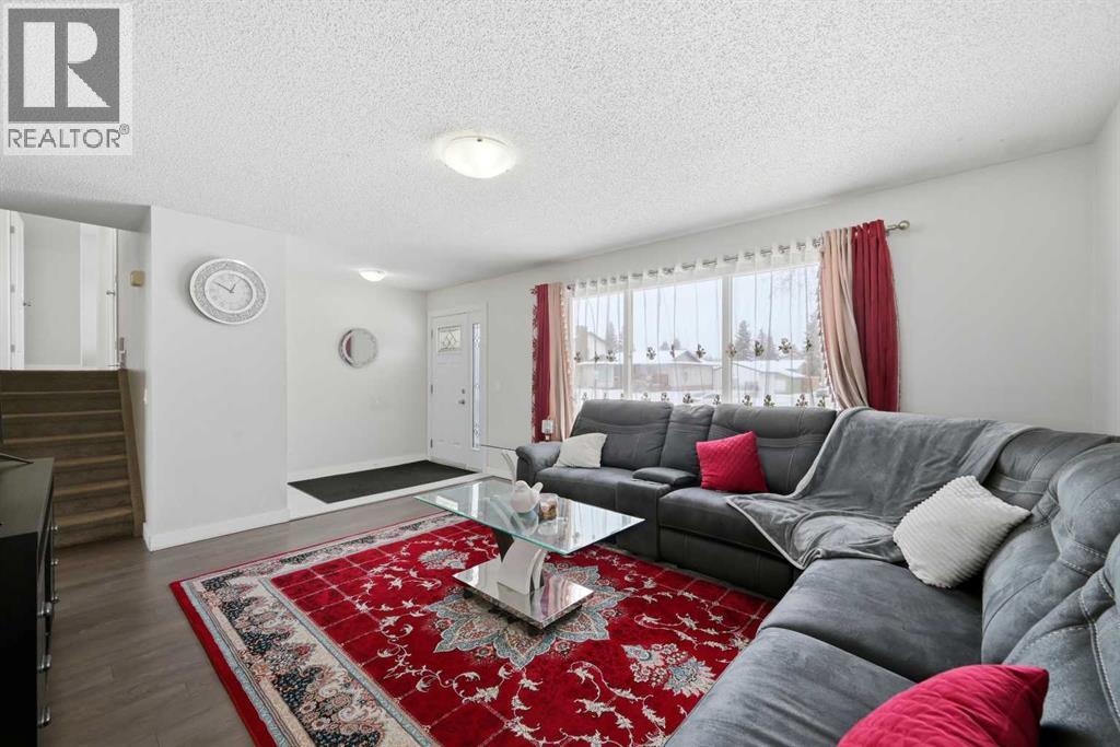 Single Family House 4 Level for Sale in  Temple Drive NE Temple Calgary 