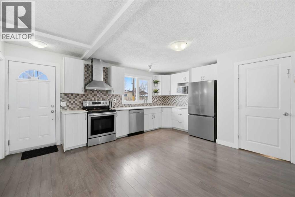 Single Family House 4 Level for Sale in  Temple Drive NE Temple Calgary 