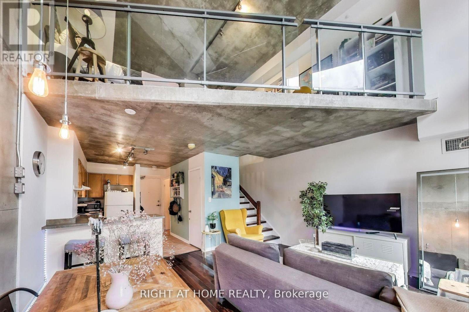 246 - 1029 KING STREET W